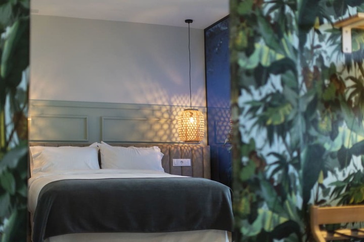Room 2 of 41