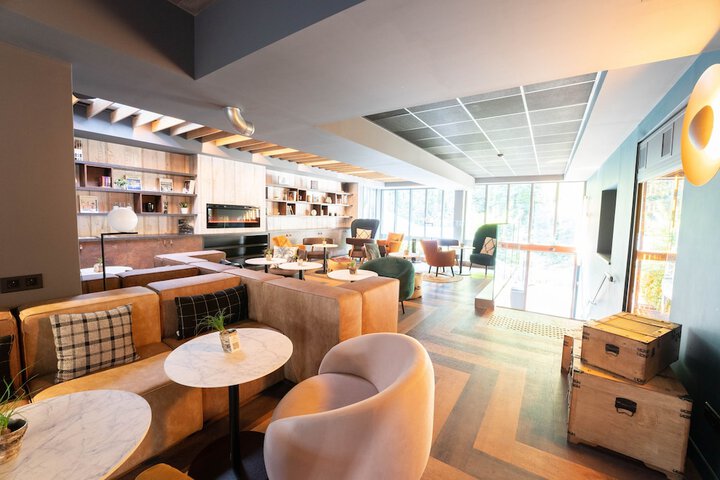 Entrance & Lobby