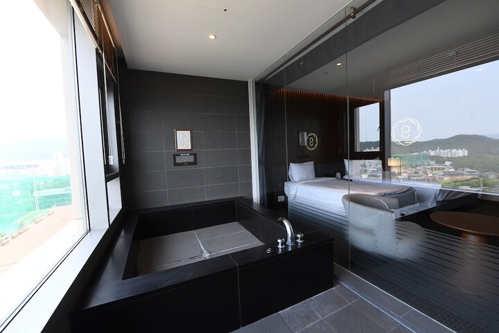 Room 6 of 38