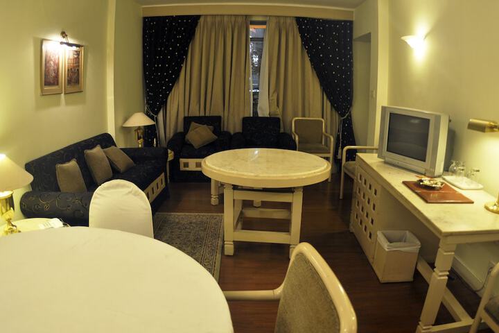 Room 8 of 23