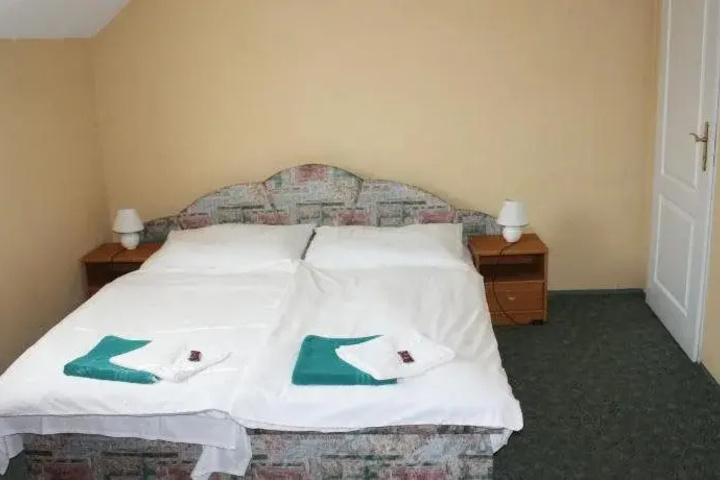 Room 3 of 27