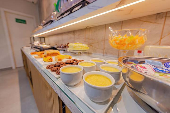 Breakfast/Coffee Service 66 of 82