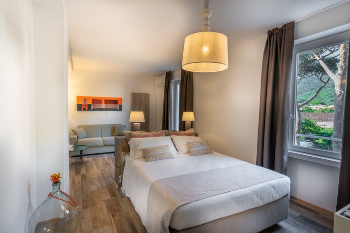 Room 5 of 20