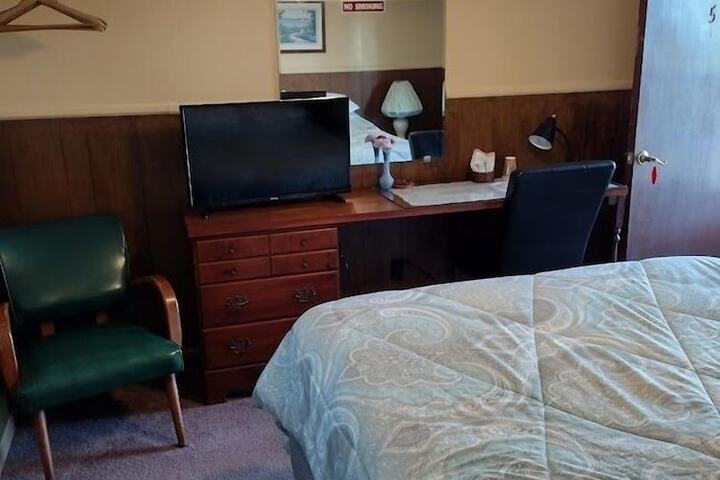 Room 5 of 10