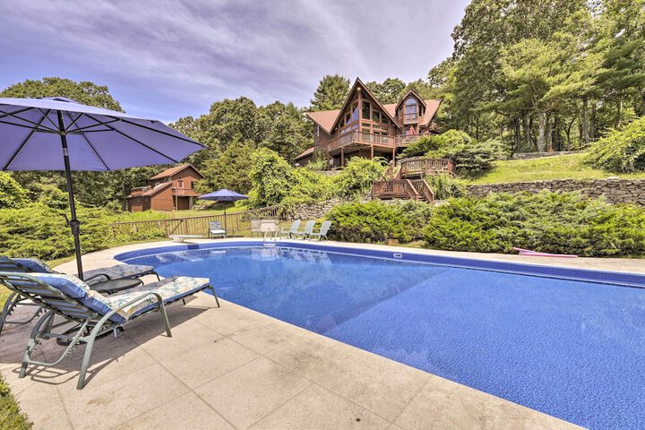 Private Guest House w / Deck + Spectacular Views!