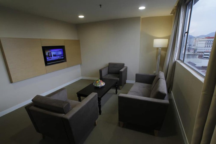 Room 13 of 32