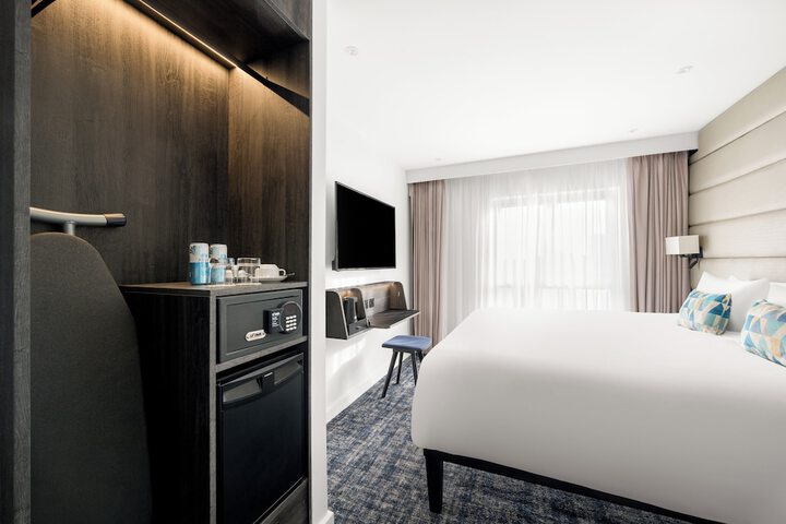 Room 35 of 61
