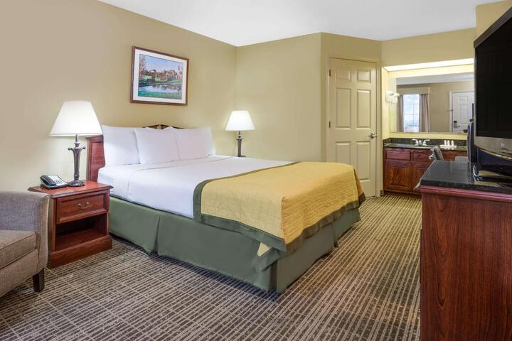 1 King Bed (7 of 23)