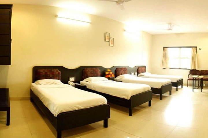 Room 4 of 12