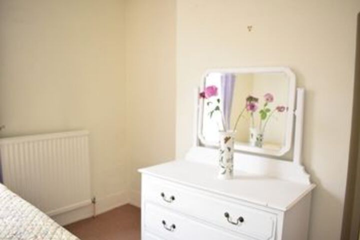 Room 5 of 18