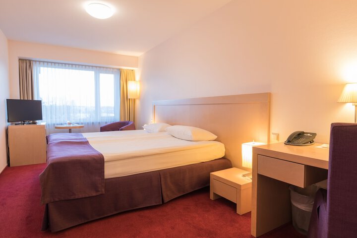 Room 3 of 58