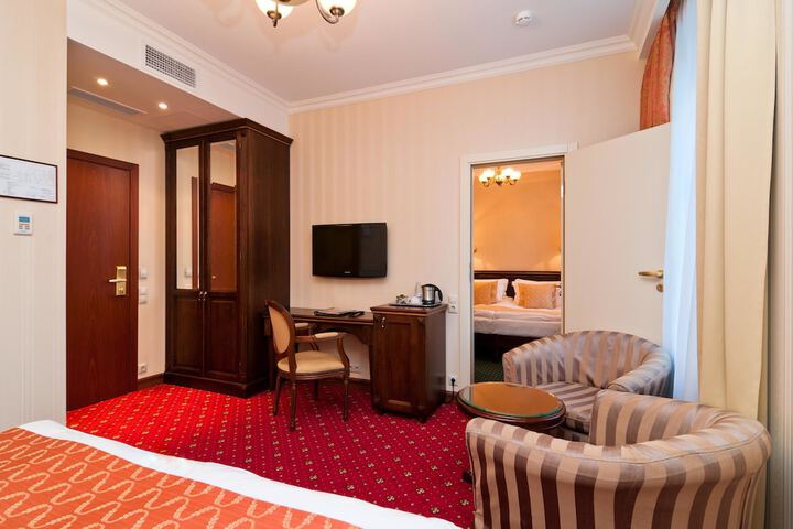 Room 18 of 37