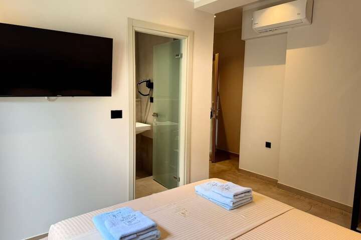 Room 33 of 95