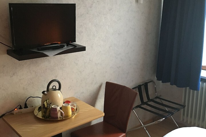 Room 8 of 60
