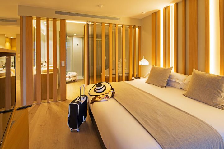 Room 6 of 93