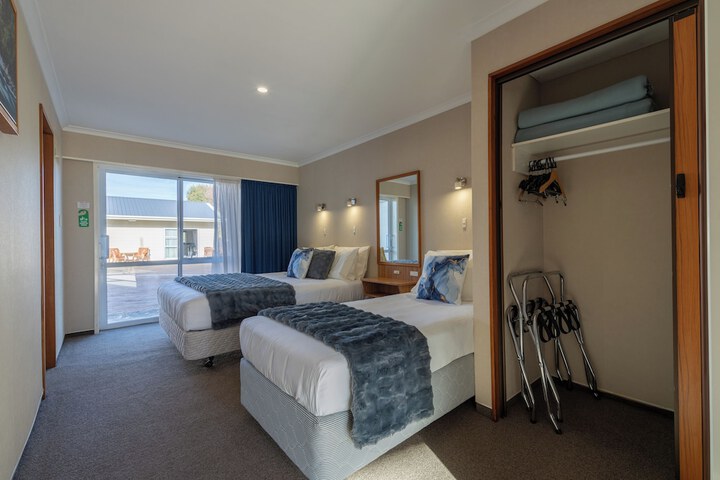 Room 2 of 46