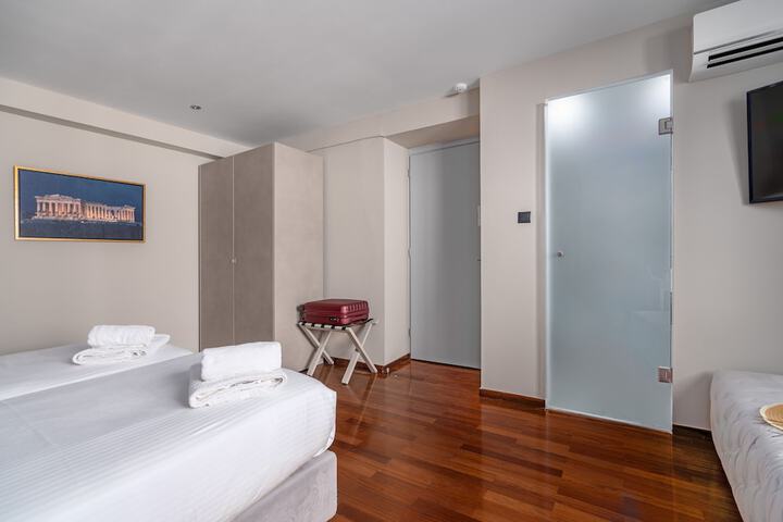 Room 25 of 46