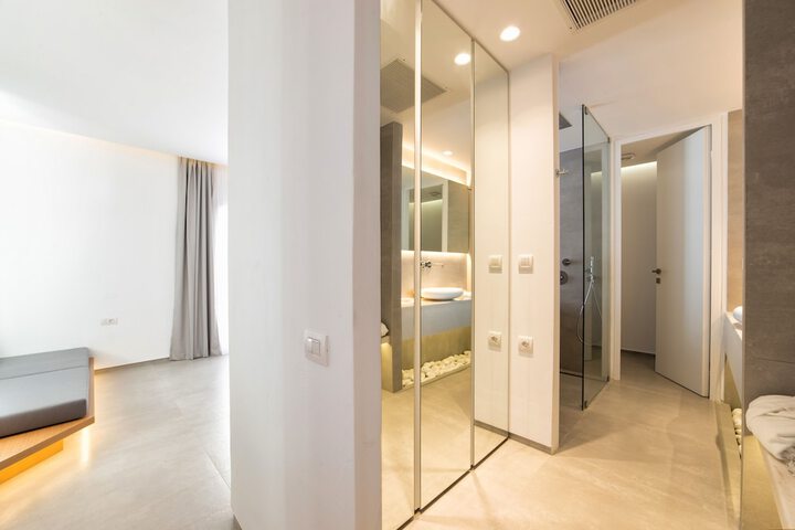 Room 214 of 340
