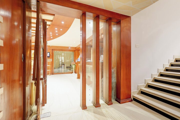 Hotel Interior 9 of 73