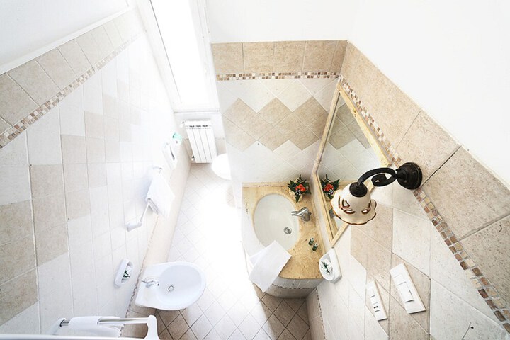 Room 3 of 25