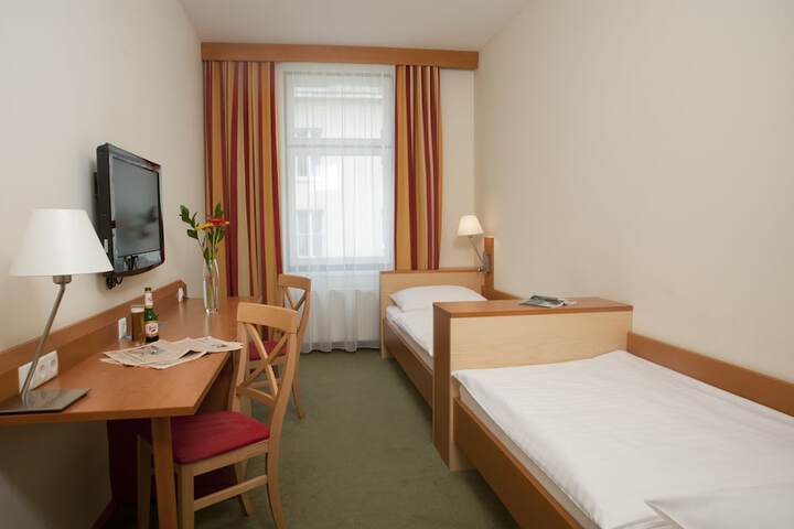 Room 46 of 86