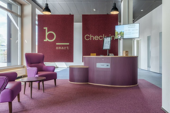 Check-in/check-out kiosk