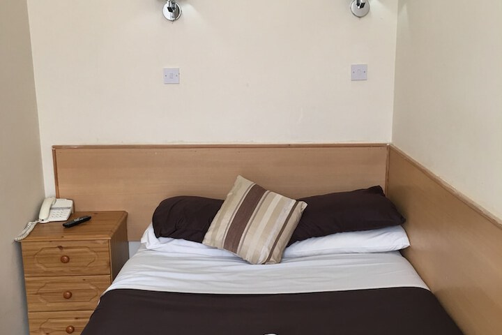 Room 33 of 80