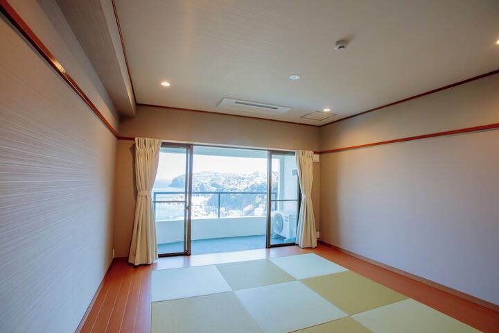 Room 5 of 18