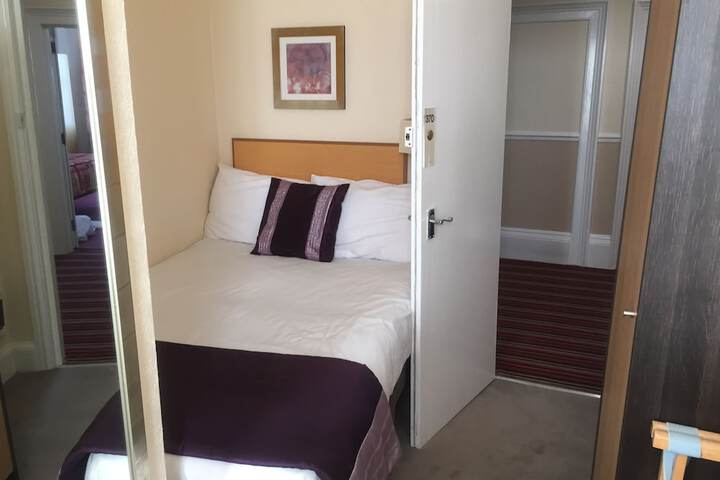Room 13 of 41