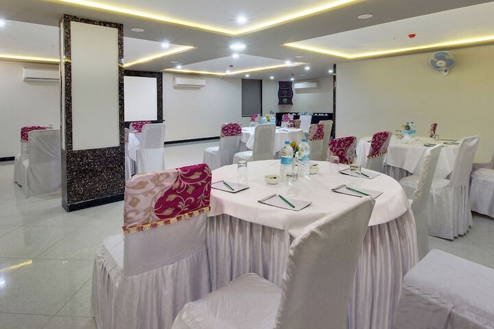 Ballroom/Hall 11 of 14