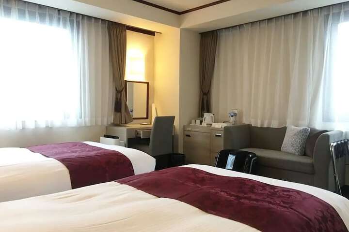 Room 8 of 35