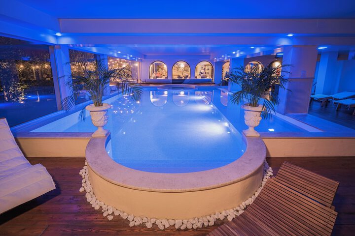 Hotel with Pool