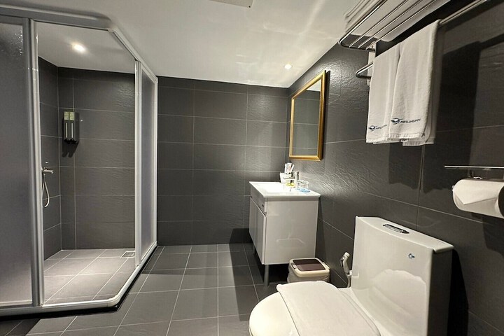 Room 28 of 36