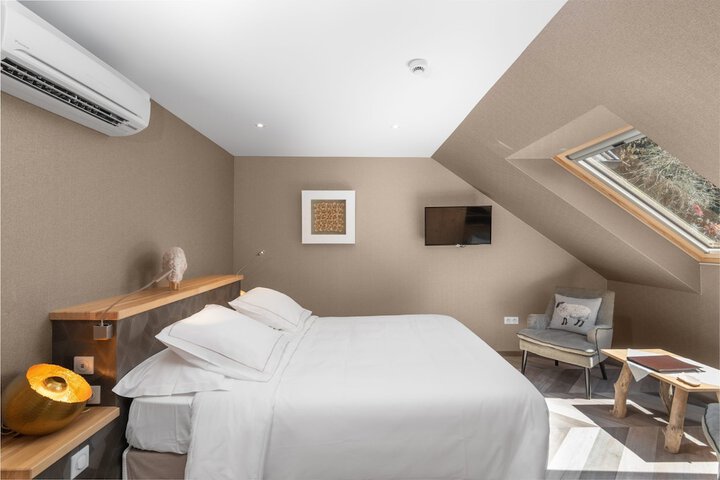 Room 11 of 204