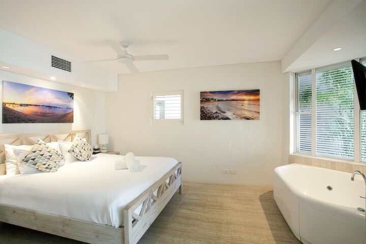 Room 7 of 105