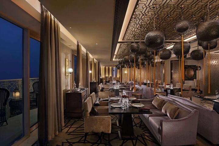 Dining 83 of 128