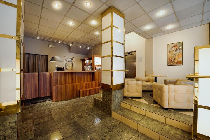 Entrance & Lobby