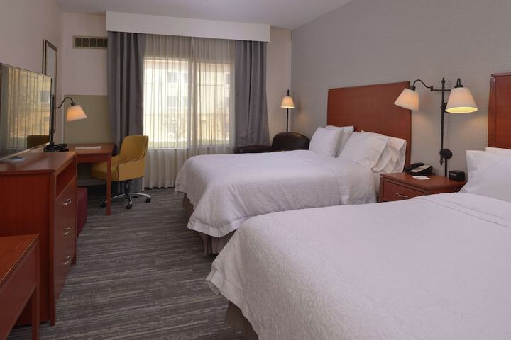 2 Queen Beds (2 of 5)