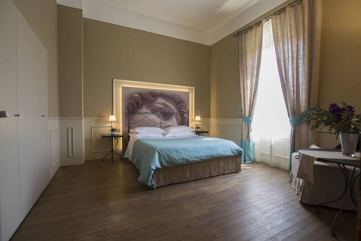 Room 27 of 46