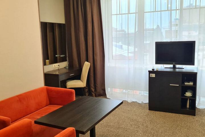Room 4 of 37