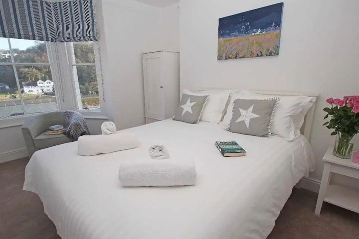 Room 4 of 15