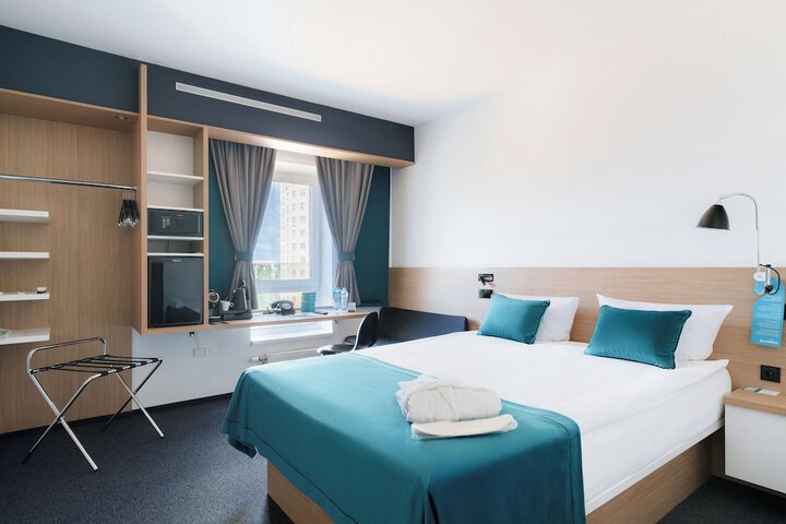 Room 12 of 63