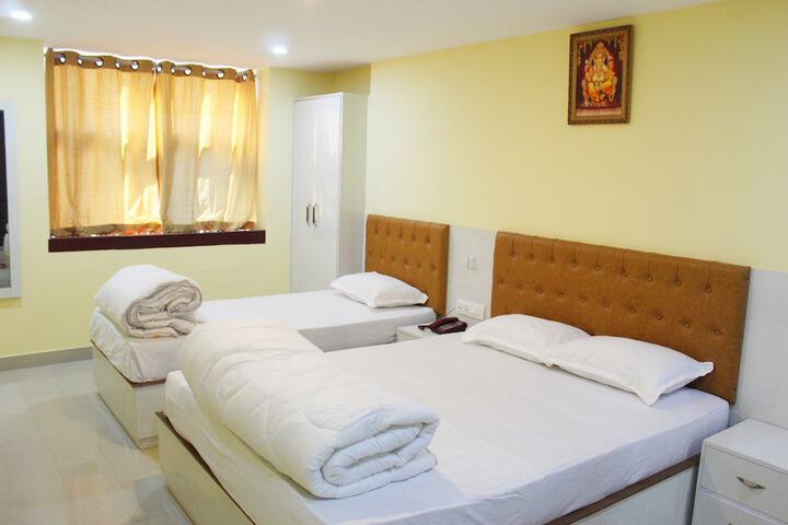 Room 4 of 33