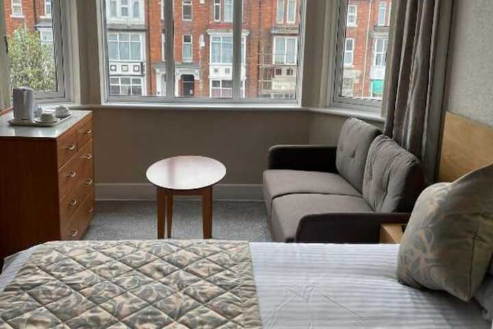 Room 7 of 28