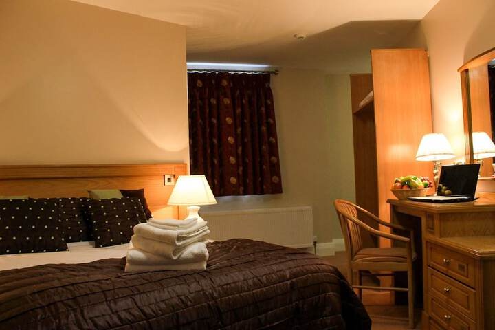Room 2 of 33