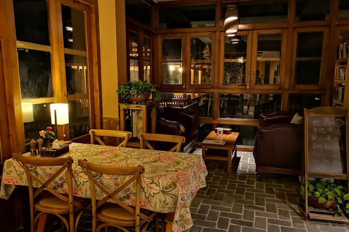 Dining 80 of 111