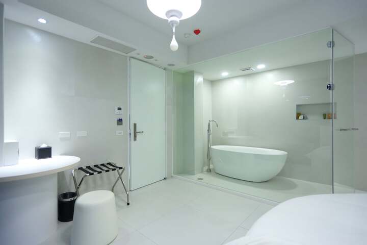 Room 12 of 74