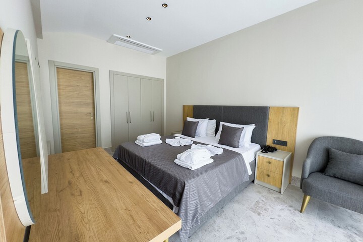 Room 9 of 130