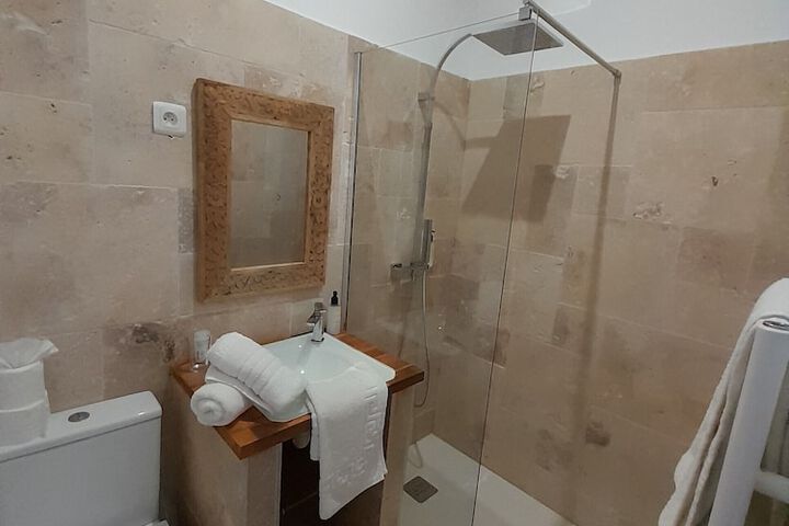 Room 5 of 83