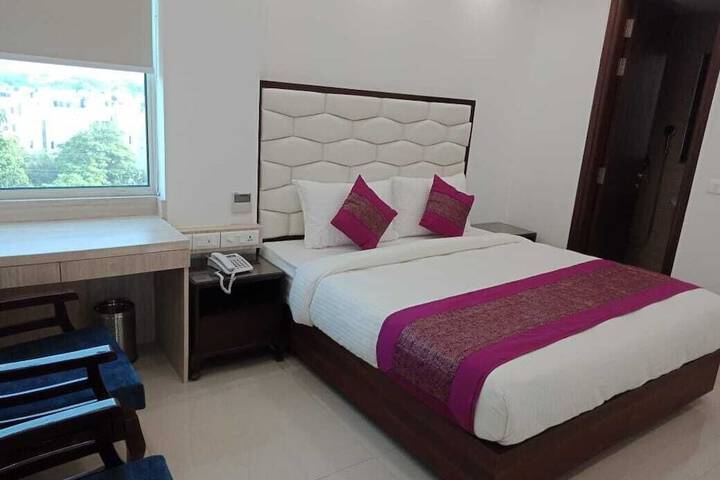 Room 8 of 16